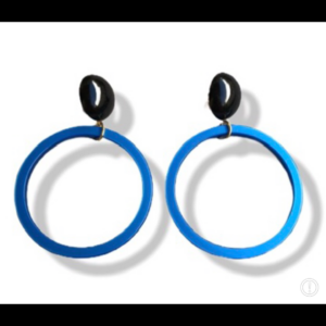 Boucles d’oreilles : Grandes créoles couleur bleue ou écaille